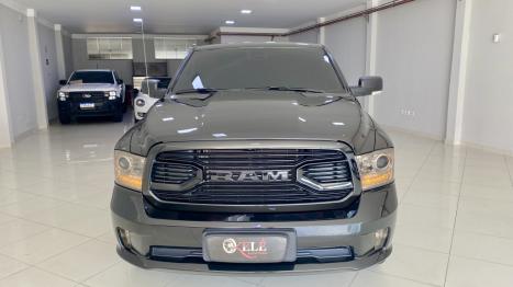 RAM Classic 5.7 V8 32V 4P HEMI LARAMIE NIGHT EDITION AUTOM�TICO, Foto 3