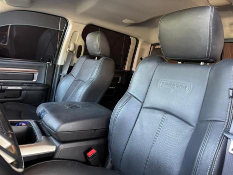RAM Classic 5.7 V8 32V 4P HEMI LARAMIE AUTOM�TICO, Foto 14