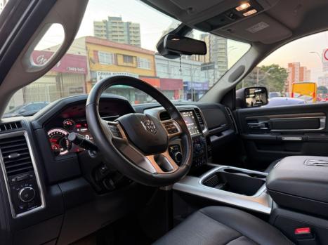 RAM Classic 5.7 V8 32V 4P HEMI LARAMIE NIGHT EDITION AUTOM�TICO, Foto 9