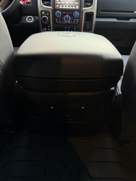 RAM Classic 5.7 V8 32V 4P HEMI LARAMIE NIGHT EDITION AUTOM�TICO, Foto 15