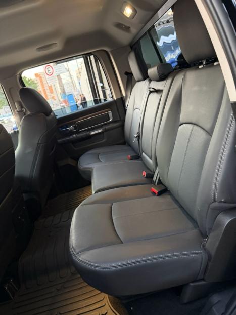 RAM Classic 5.7 V8 32V 4P HEMI LARAMIE NIGHT EDITION AUTOM�TICO, Foto 16