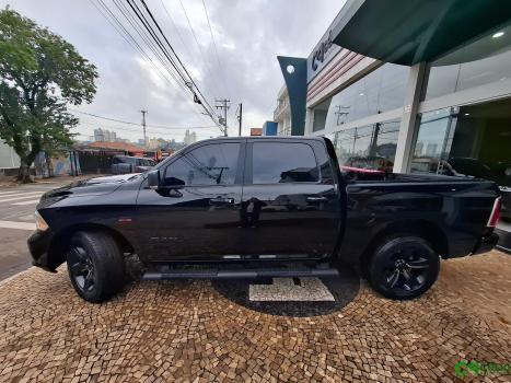 RAM Classic 5.7 V8 32V 4P HEMI LARAMIE NIGHT EDITION AUTOM�TICO, Foto 2