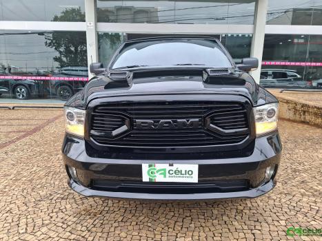 RAM Classic 5.7 V8 32V 4P HEMI LARAMIE NIGHT EDITION AUTOM�TICO, Foto 6