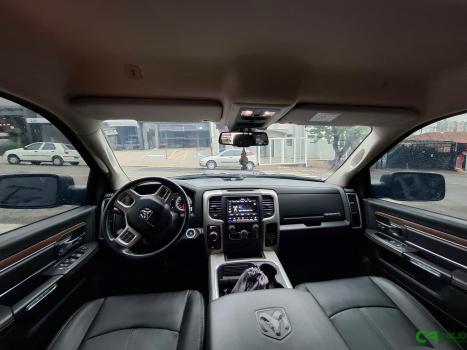 RAM Classic 5.7 V8 32V 4P HEMI LARAMIE NIGHT EDITION AUTOM�TICO, Foto 9