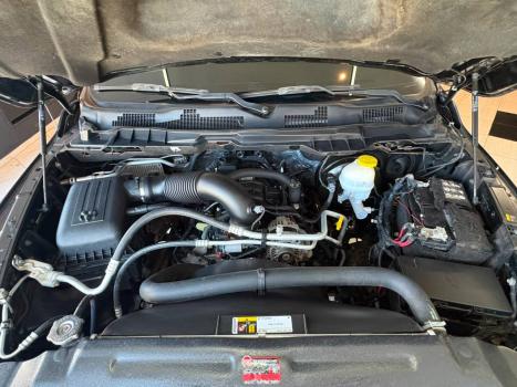 RAM Classic 5.7 V8 32V 4P HEMI LARAMIE AUTOM�TICO, Foto 25