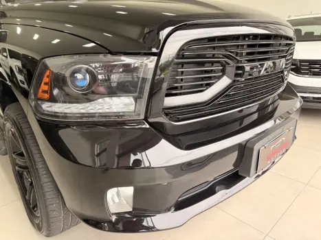 RAM Classic 5.7 V8 32V 4P HEMI LARAMIE NIGHT EDITION AUTOMÁTICO, Foto 11