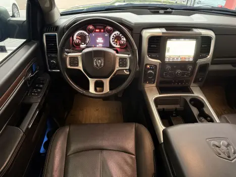 RAM Classic 5.7 V8 32V 4P HEMI LARAMIE NIGHT EDITION AUTOMÁTICO, Foto 3