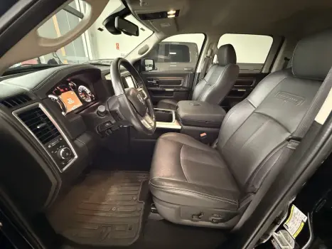 RAM Classic 5.7 V8 32V 4P HEMI LARAMIE NIGHT EDITION AUTOMÁTICO, Foto 13