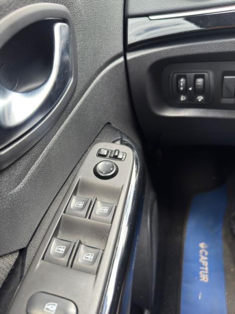 RENAULT Captur 1.3 16V 4P FLEX TCE INTENSE TURBO X-TRONIC AUTOM�TICO CVT, Foto 6