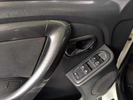 RENAULT Duster 2.0 16V 4P FLEX TECH ROAD AUTOM�TICO, Foto 17