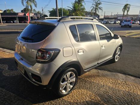 RENAULT Sandero 1.6 4P FLEX STEPWAY, Foto 6 RENAULT Sandero 1.6 4P FLEX STEPWAY, Foto 6