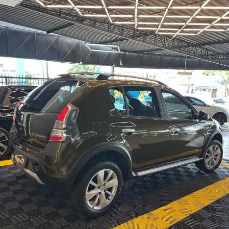 RENAULT Sandero 1.6 16V 4P FLEX STEPWAY AUTOM�TICO, Foto 4