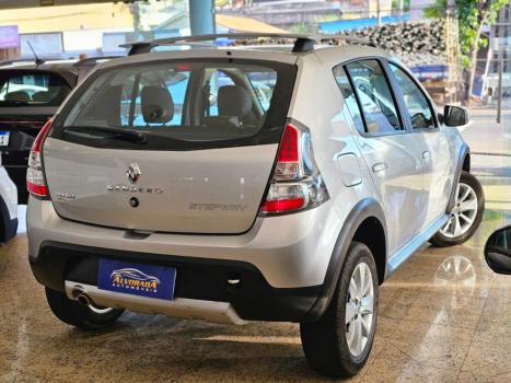 RENAULT Sandero 1.6 16V 4P FLEX STEPWAY AUTOM�TICO, Foto 3