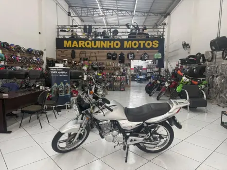 SUZUKI GSR 150 I, Foto 1
