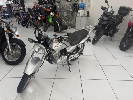 SUZUKI GSR 150 I, Foto 2