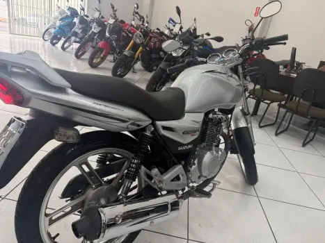 SUZUKI GSR 150 I, Foto 4