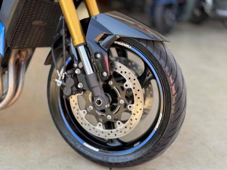 SUZUKI GSR 750 , Foto 6