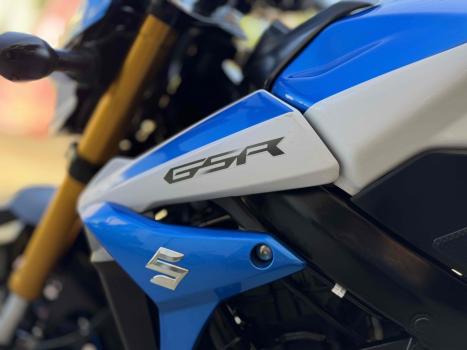 SUZUKI GSR 750 , Foto 8