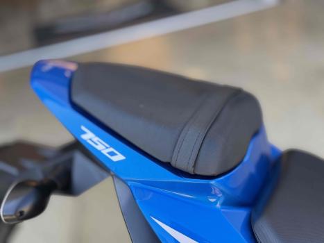 SUZUKI GSR 750 , Foto 9