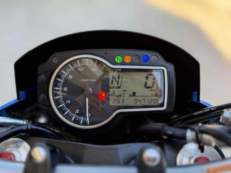 SUZUKI GSR 750 , Foto 10