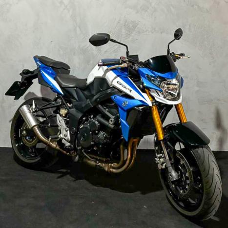 SUZUKI GSR 750 , Foto 2