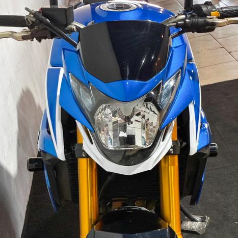 SUZUKI GSR 750 , Foto 3