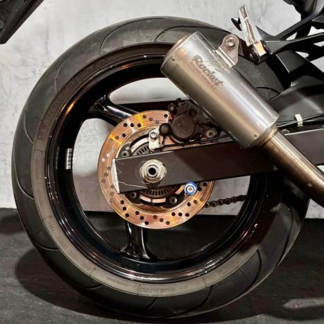 SUZUKI GSR 750 , Foto 4