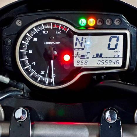 SUZUKI GSR 750 , Foto 5