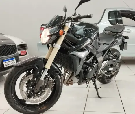 SUZUKI GSR 750 , Foto 2