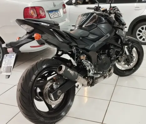 SUZUKI GSR 750 , Foto 5