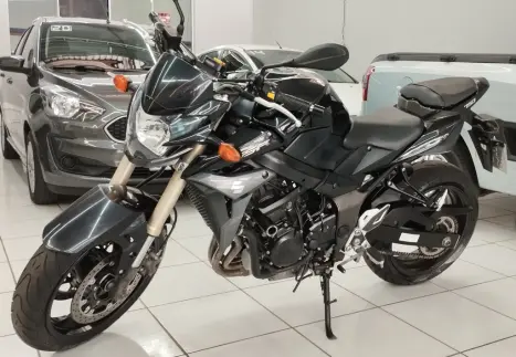 SUZUKI GSR 750 , Foto 8