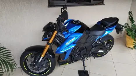 SUZUKI GSR 750 A ABS, Foto 2