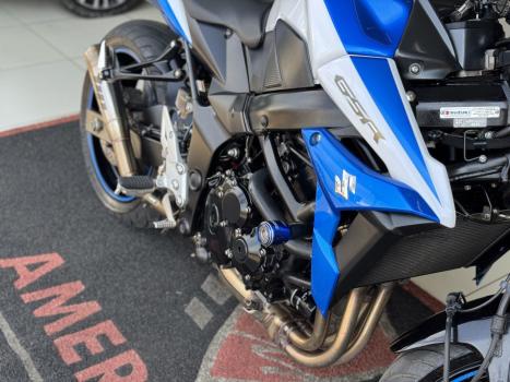 SUZUKI GSR 750 A ABS, Foto 3