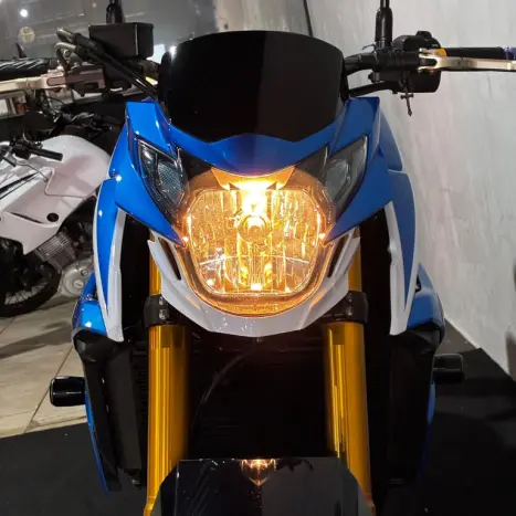 SUZUKI GSR 750 ZA, Foto 18
