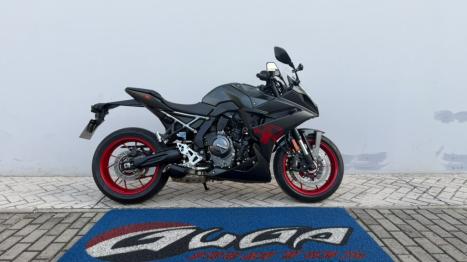 SUZUKI GSX-8R , Foto 2
