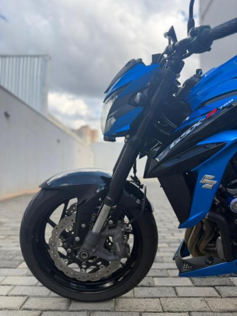 SUZUKI GSX-S 750 ABS, Foto 4