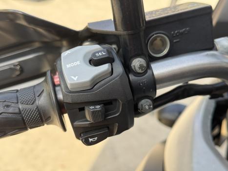 SUZUKI V-Strom DL 1000 , Foto 4