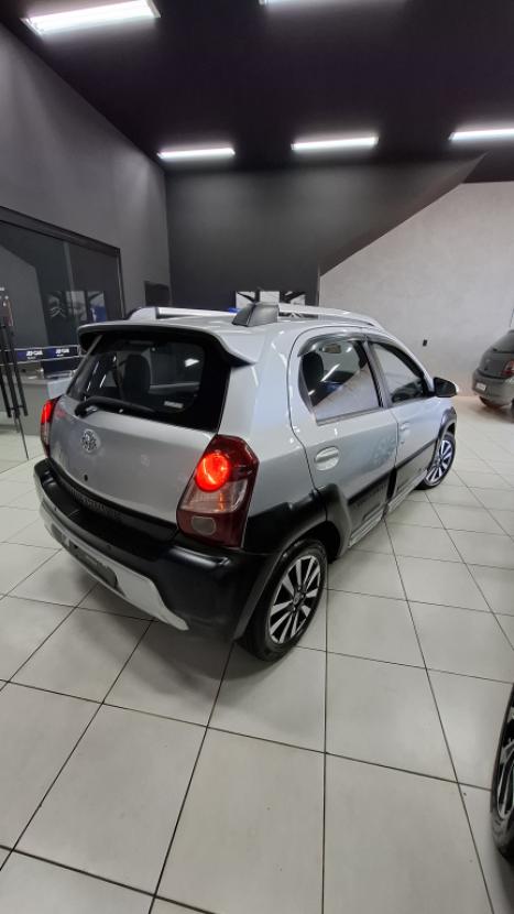 TOYOTA Etios Cross 1.5 16V 4P, Foto 4