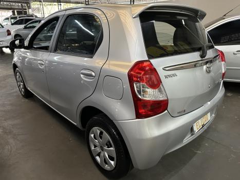 TOYOTA Etios Hatch 1.3 16V 4P FLEX X, Foto 2