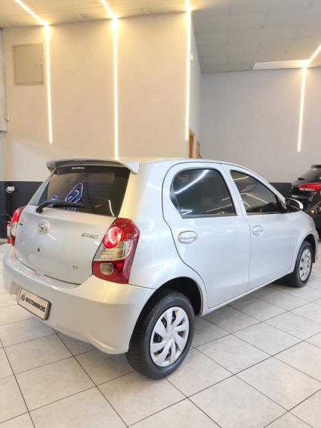 TOYOTA Etios Hatch 1.3 16V 4P FLEX X, Foto 3