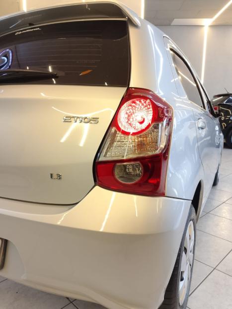 TOYOTA Etios Hatch 1.3 16V 4P FLEX X, Foto 5