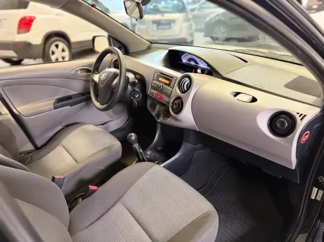 TOYOTA Etios Hatch 1.3 16V 4P FLEX XS, Foto 7