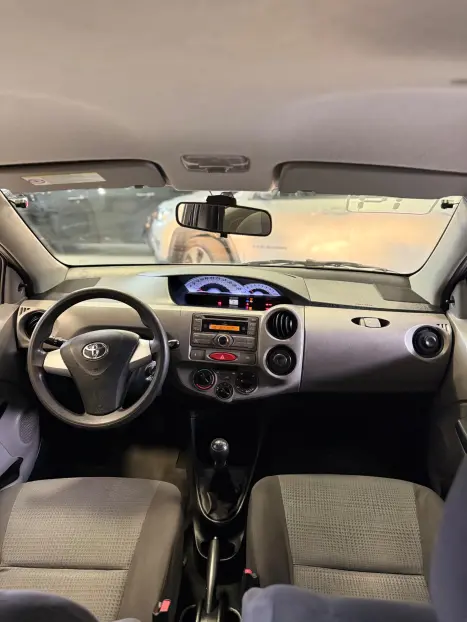 TOYOTA Etios Hatch 1.3 16V 4P FLEX XS, Foto 8
