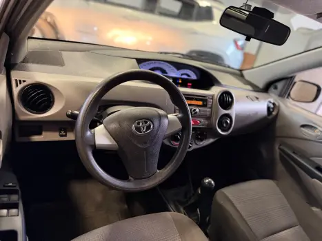 TOYOTA Etios Hatch 1.3 16V 4P FLEX XS, Foto 11