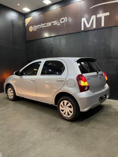 TOYOTA Etios Hatch 1.3 16V 4P FLEX X, Foto 2