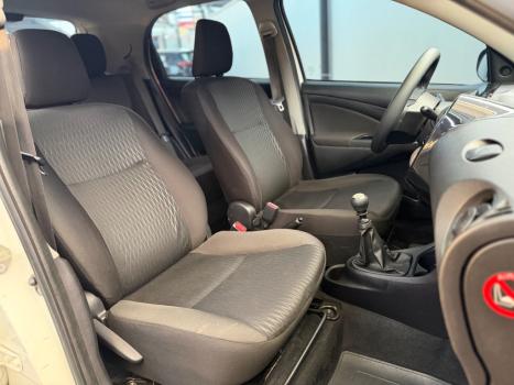 TOYOTA Etios Hatch 1.3 16V 4P FLEX X, Foto 4
