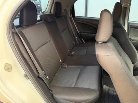 TOYOTA Etios Hatch 1.3 16V 4P FLEX X, Foto 5
