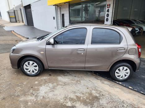 TOYOTA Etios Hatch 1.3 16V 4P FLEX X, Foto 3