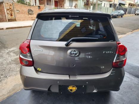 TOYOTA Etios Hatch 1.3 16V 4P FLEX X, Foto 5