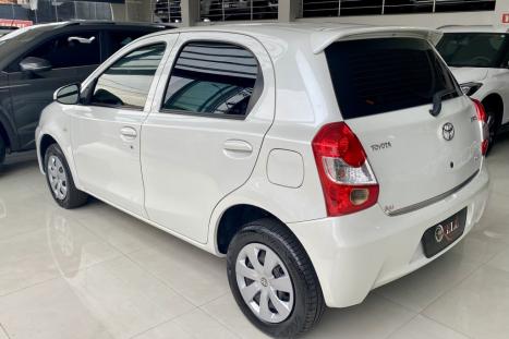 TOYOTA Etios Hatch 1.3 16V 4P FLEX X AUTOMTICO, Foto 2